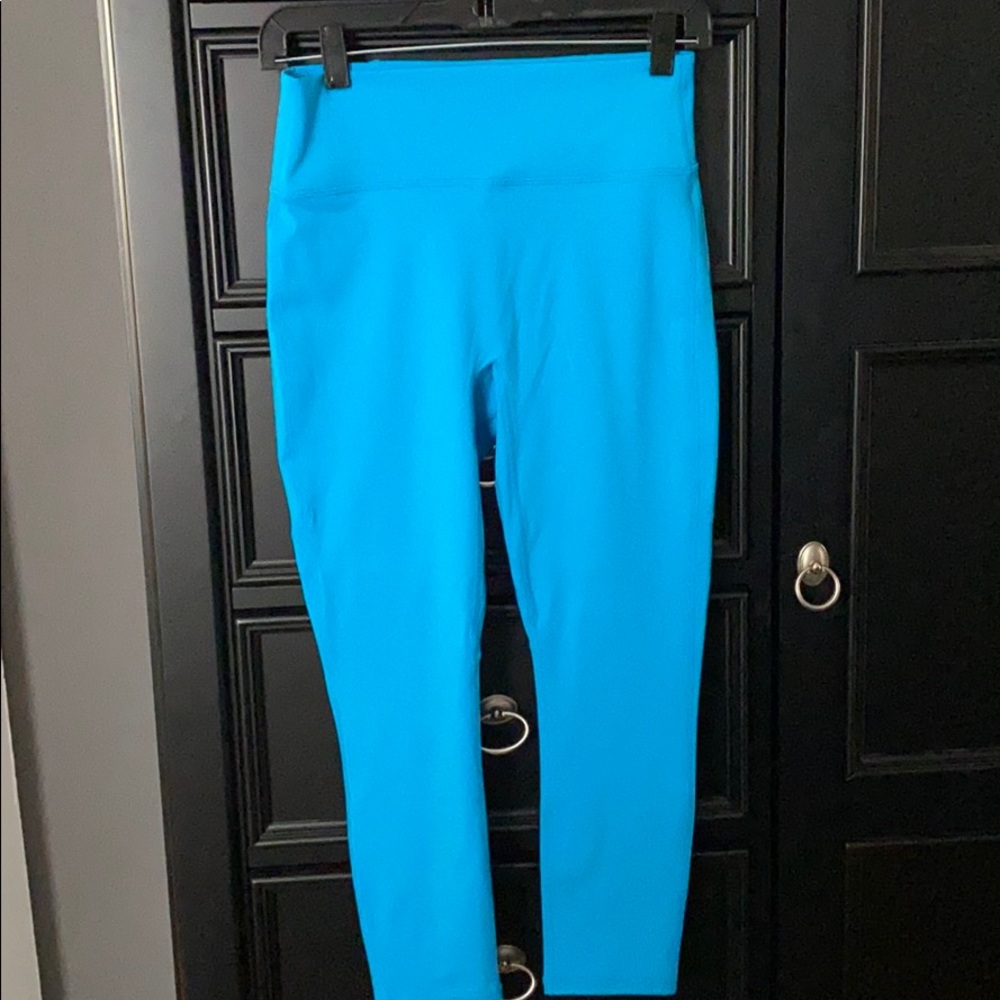 Fabletics High Waisted Pocket Capri
